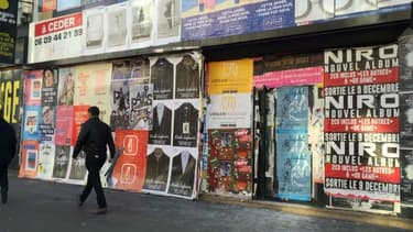 La mairie de Paris augmente les tarifs de ses interventions de nettoyage contre la publicité sauvage.