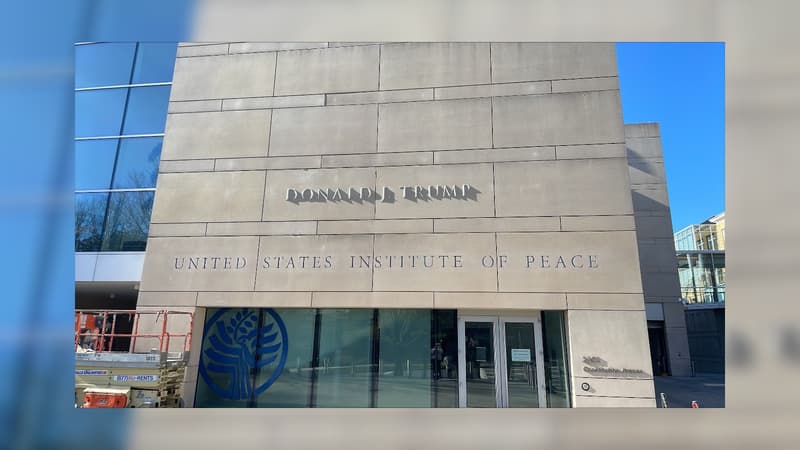 Le nom de Donald Trump installé sur la façade de l'Institut américain pour la paix