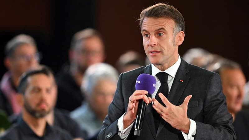 "Labellisation" des médias: la proposition d'Emmanuel Macron suscite l'ire de la droite et l'extrême droite, LR lance une pétition