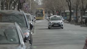 Un véhicule capable de lire les plaques des véhicules stationnés, actuellement en service à Madrid et sans doute bientôt à Paris.