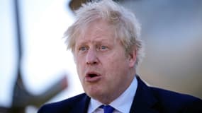 Le Premier ministre britannique Boris Johnson à l'aéroport de Lydd, dans le sud-est de l'Angleterre, le 14 avril 2022