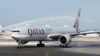 Un Boeing 777-200LR de la Qatar Airways sur le tarmarc de l'aéroport de Doha, le 29 novembre 2007