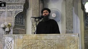 Abou Bakr al-Baghadi lors d'un prêche dans une mosquée de Mossoul en 2014. 