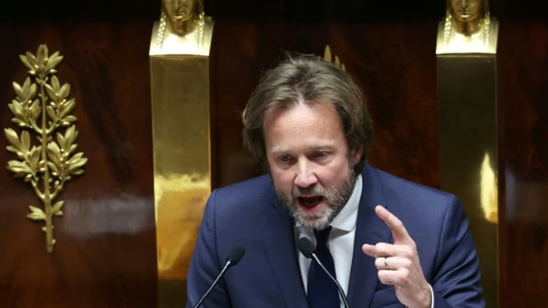 Motion de censure: le PS dénonce la 