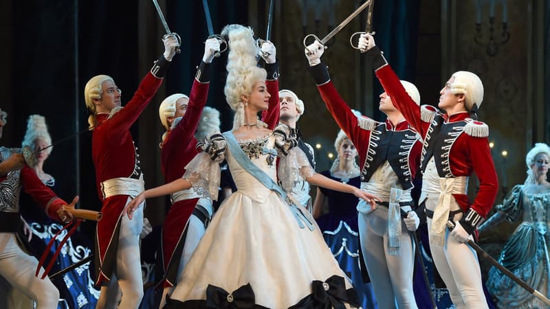 Alla Matveyeva incarne Marie-Antoinette pour le Mikhailovsky Ballet de Saint Petersburg, en représentation à New York en 2014.