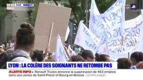 Lyon: en colère, les soignants manifestent en nombre dans la rue