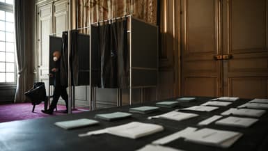 Un bureau de vote à Bordeaux, le 10 avril 2022. 
