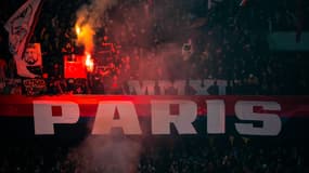 Les ultras du PSG pendant un match de Ligue des champions en février 2022