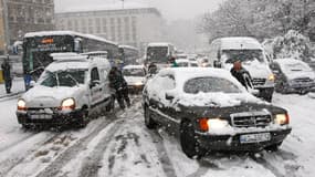 Chaque année, comme ici à Marseille en 2009, l'arrivée des premiers flocons et du froid déstabilise une partie des transports du pays.