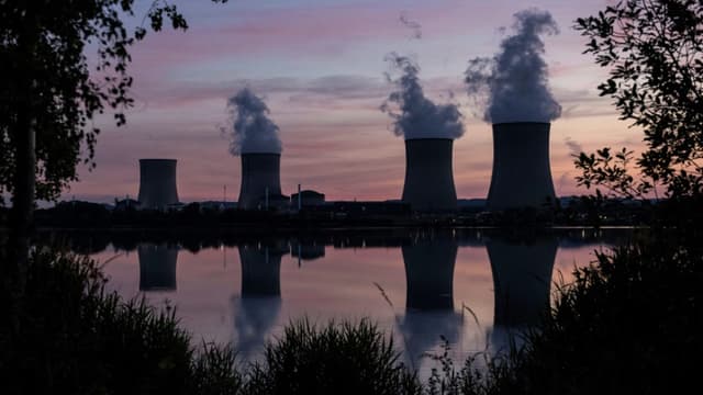 Les cheminées de la centrale nucléaire de Cattenom, le 2 juin 2020