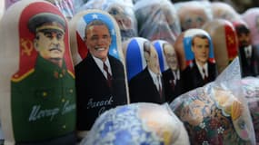 Des poupées russes représentant Staline, Barack Obama ou encore François Hollande