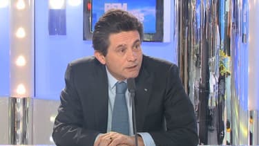 Henri de Castries estime que la France est perçue, à l'étranger, comme un pays peu accueillant pour l'investissement
