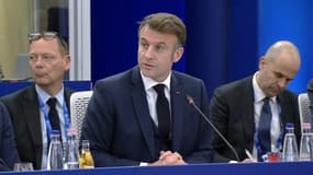 Emmanuel Macron à Budapest en Hongrie lors de la réunion des 47 pays de la Communauté politique européenne (CPE).