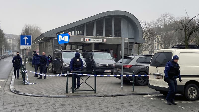 Bruxelles: deux hommes lourdement armés recherchés après des coups de feu devant une station de métro