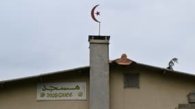 Cette photographie montre la mosquée Khadija de La Grand-Combe, dans le sud de la France, le 27 avril 2025, où Aboubakar, un fidèle, a été tué de plusieurs dizaines de coups de couteau à l'intérieur de la mosquée le 25 avril. 