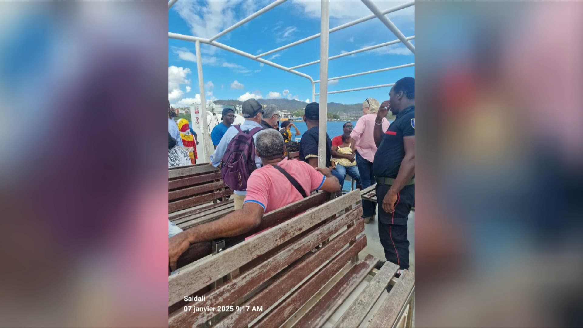 Marine Le Pen à Mayotte sur la barge le 7 janvier 2024. Marine Le Pen à Mayotte sur la barge le 7 janvier 2024.