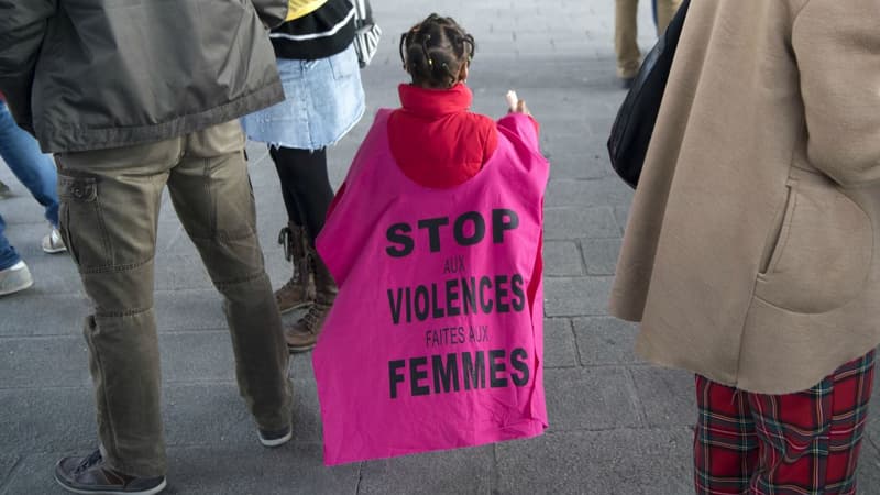 Une petite fille durant une manifestation contre les violences faites aux femmes, le 8 mars 2018 à Marseille.