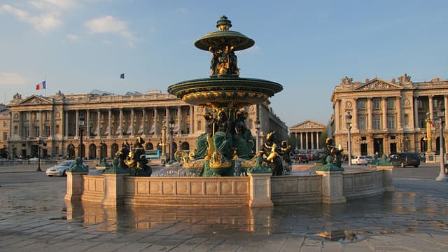 L'Hôtel Crillon, sur la place de la Concorde à Paris.