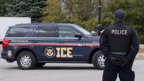 Une voiture des services américains de l'immigration dans l'Illinois le 10 octobre 2025.