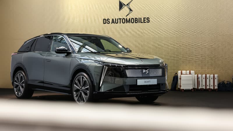 Le "Numéro 7" représentait la moitié des ventes du français DS en 2025: la marque premium de Stellantis renouvelle son SUV best-seller avec des versions 100% électriques