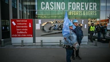 Manifestation face la détérioration de la situation commerciale de Casino à Saint-Etienne, le 17 décembre 2023