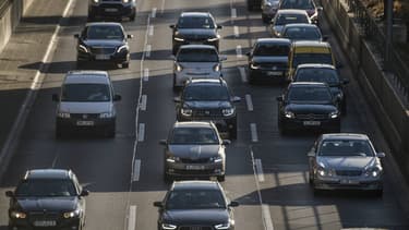 L'Europe cherche à imposer des normes plus contraignantes aux constructeurs automobiles afin de limiter la pollution.