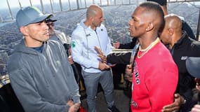 Alex Pereira (à gauche) et Israel Adesanya avant leur combat à l'UFC 281 en novembre 2022