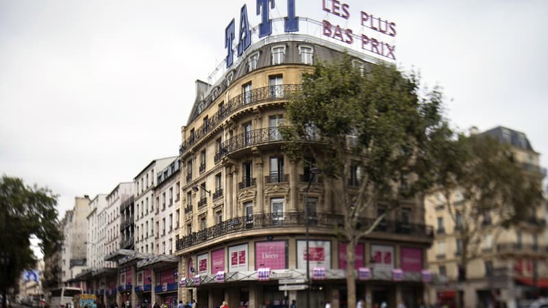 L'emblématique magasin Tati du carrefour Barbes à Paris. 