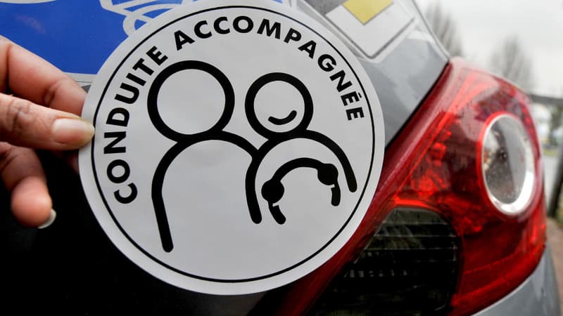 A compter du 1er novembre, la conduite accompagnée est accessible dès 15 ans, au lieu de 16 ans auparavant.