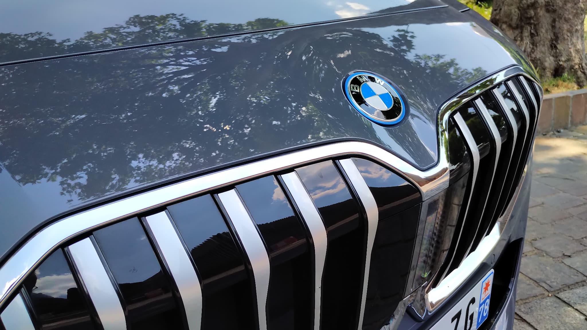 Notre version hybride rechargeable affiche une autonomie en cycle WLTP de 80 kilomètres, un chiffre réaliste à la vue de notre essai.