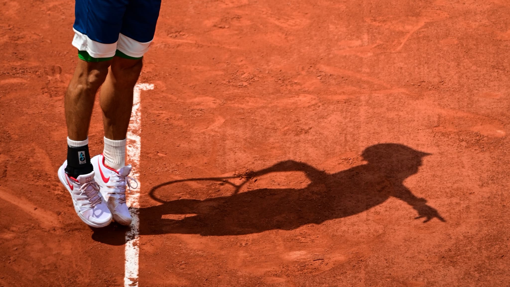 COUP DE FILET DANS LE MONDE DU TENNIS: CINQ FRANÇAIS ARRÊTÉS DANS UNE AFFAIRE DE MATCHS TRUQUÉS ET DE PARIS SPORTIFS ARRANGÉS