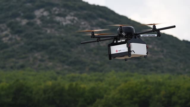 DPD France, filiale de La Poste, opère déjà une ligne commerciale hebdomadaire sur 15 km entre Saint-Maximin-La-Sainte-Baume et Pourrières (Var), depuis décembre 2016.