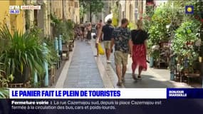 Marseille: le quartier du Panier fait le plein de touristes pour la Pentecôte