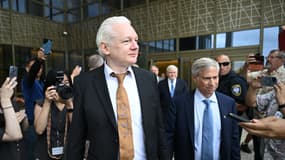 Julian Assange quitte le tribunal fédéral américain de Saipan, dans les îles Mariannes du Nord, le mercredi 26 juin 2024