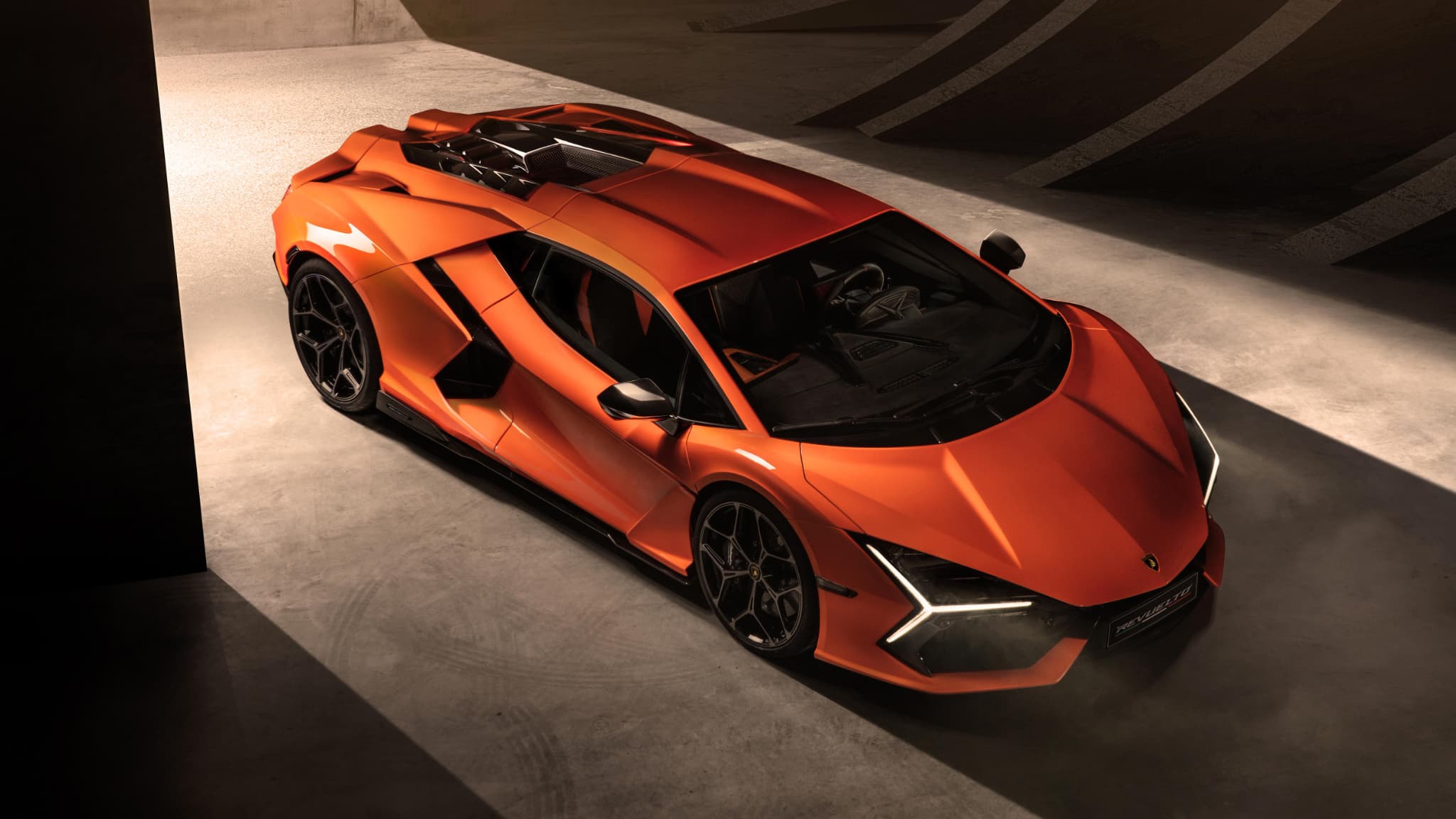 La Revuelto abat ainsi le 0 à 100 en seulement 2,5 secondes et peut atteindre une vitesse maximale de 350 km/h.
