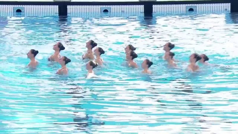 Les nageuses de la natation artistique inaugurent le centre aquatique olympique de Saint-Denis
