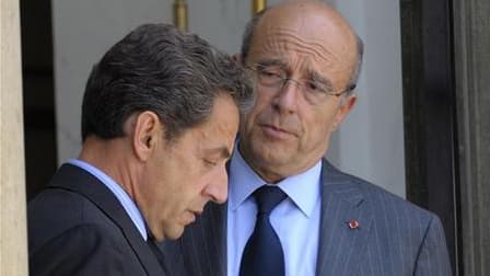 Quarante-huit pour cent des sympathisants de droite et du centre souhaitent la candidature d'Alain Juppé plutôt que celle de Sarkozy (46%) à l'élection présidentielle de 2012, selon un sondage BVA réalisé pour Le Nouvel Observateur. /Photo prise le 6 juil