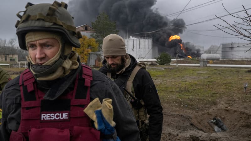 EN DIRECT - Ukraine: un bombardement fait 15 morts à Kherson, 6 millions de foyers privés de courant
