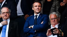 Emmanuel Macron accompagné du président de la FFF Noël Le Graët, mai 2022