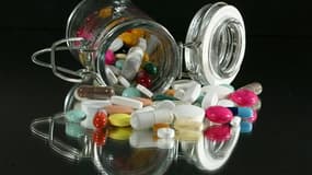 L'Afssaps a publié une liste de 77 médicaments faisant l'objet d'un suivi renforcé de la part des autorités sanitaires françaises.