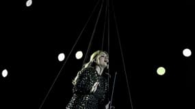 La chanteuse Louane présente son titre pour l'Eurovision.