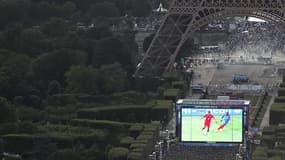 Des débordements ont lieu, en marge de la fanzone parisienne, pendant la finale de l'Euro.