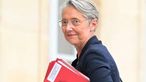 La Première ministre Elisabeth Borne arrive au palais de l'Elysée à Paris le 19 juillet 2023