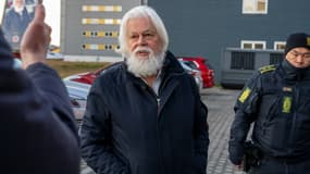 Le militant écologiste Paul Watson à son arrivée au tribunal à Nuuk, au Groenland, le 2 octobre 2024