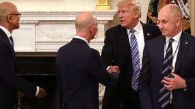 Jeff Bezos et Donald Trump.