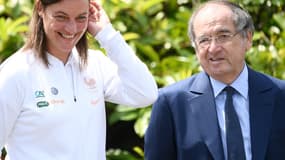 La sélectionneure Corinne Diacre avec Noël Le Graët, président de la FFF