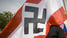 Un drapeau nazi brandi à Washington aux Etats-Unis, le 19 avril 2008. (Photo d'illustration).