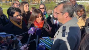Anne Hidalgo et Rémi Féraud le 28 novembre 2024 lors du premier déplacement de campagne du sénateur socialiste à Paris.