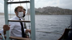 Le président Emmanuel Macron visite les calanques de Marseille le 3 septembre 2021 dans le cadre du congrès de l'UICN qui s'ouvre à Marseille sur la protection de la nature