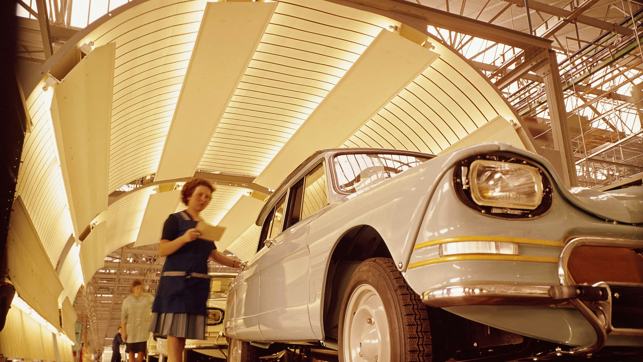 L'Ami 6 sur sa chaîne de production à l'usine de Rennes-La Janais